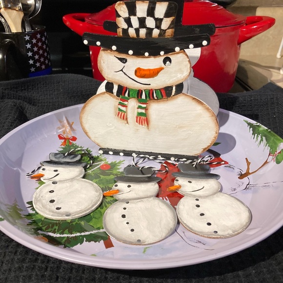 Folk Hand painted napkin holder snowman, ornaments, towels, plate. Curtain ties - Picture 7 of 13